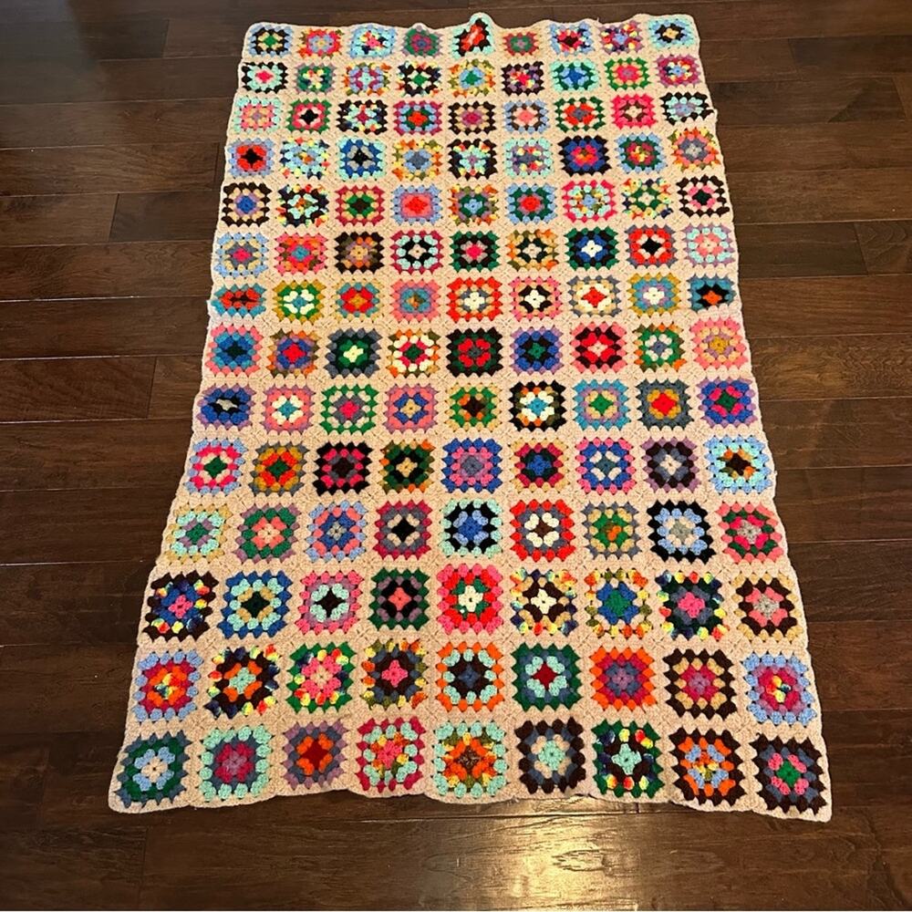 Large granny core blanket Afghan crochet knit hand made blanket Vintage VTG